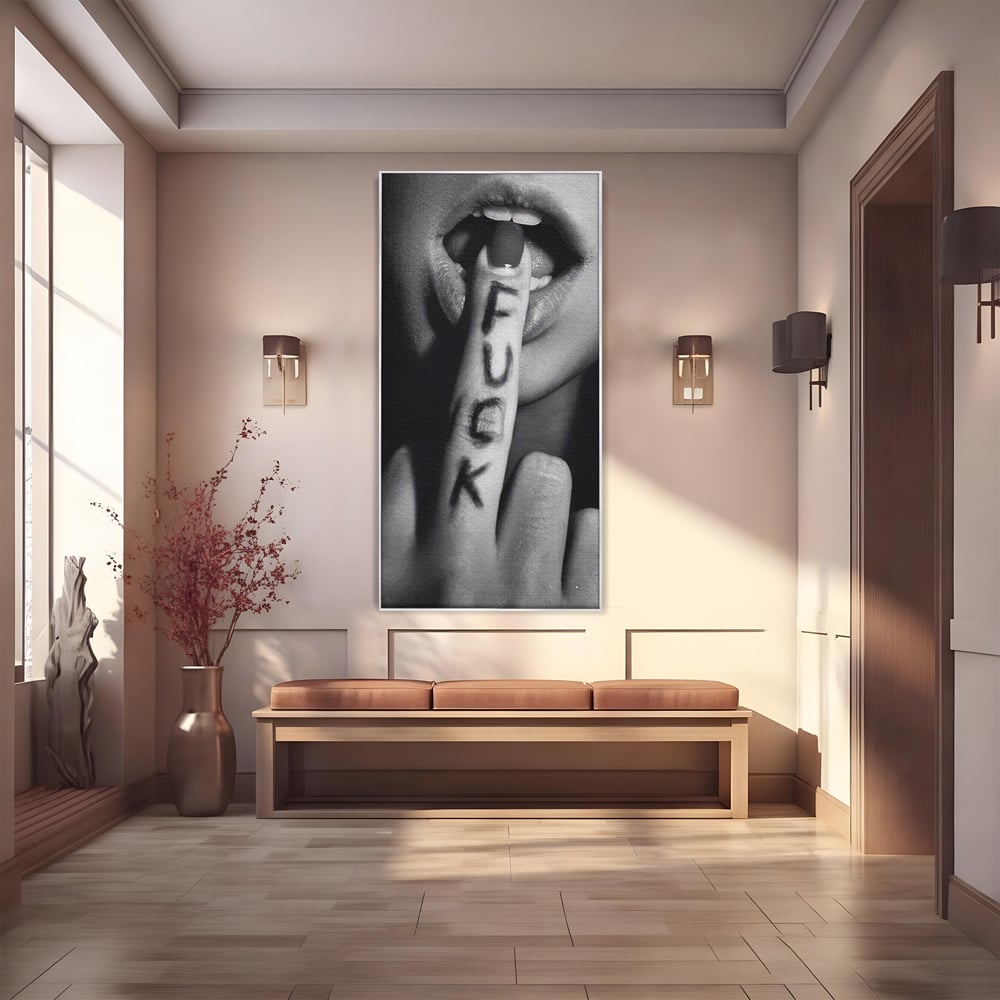 Tablou canvas cu tablou canvas cu buze si deget, in rama de aluminiu argintiu